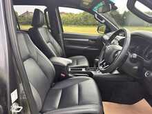 Toyota Hilux D-4D-h Invincible X 