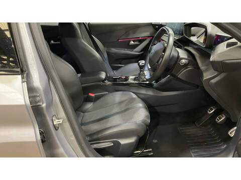 Peugeot 208 PureTech GT - U5294