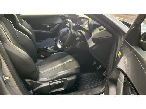 Peugeot 208 PureTech GT - U5450