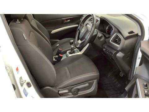 Suzuki SX4 S-Cross Boosterjet MHEV SZ-T - U5563