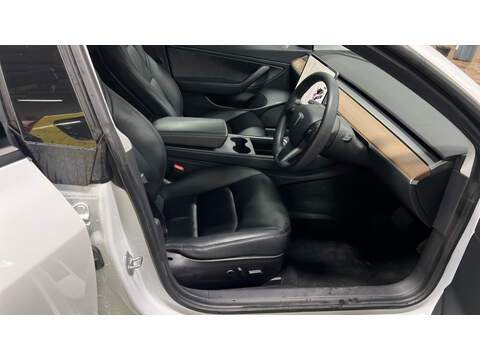 Tesla Model 3 Standard Range Plus - U5632