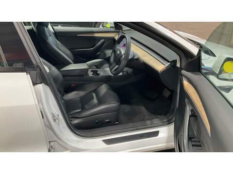 Tesla Model 3 Standard Range Plus - U5639