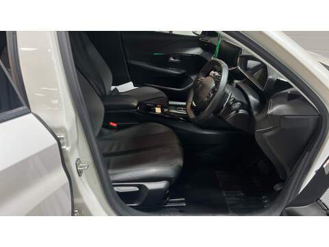 Peugeot 208 PureTech Allure Premium - U5668