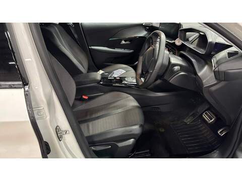 Peugeot E-208 Allure Premium + - U5736