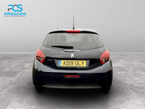 Peugeot 208 PureTech Signature - U5745