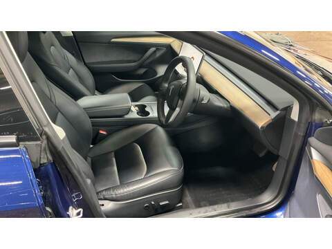 Tesla Model 3 Standard Range Plus - U5751