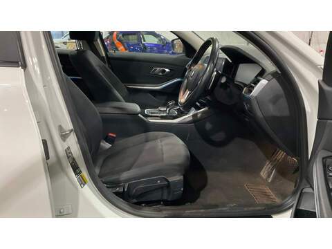 BMW 3 Series 330e SE Pro - U5791