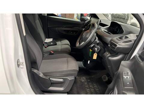 Peugeot e-Partner 800 Professional Premium + - U5792