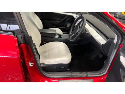 Tesla Model 3 Standard Range Plus - U5915