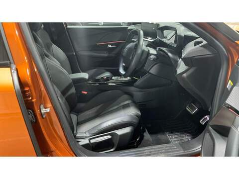 Peugeot E-2008 GT - U6075