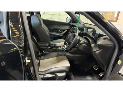 Peugeot E-2008 GT Premium - U6109
