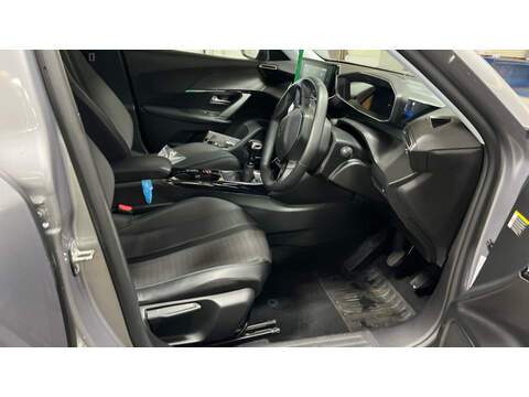 Peugeot 2008 PureTech Allure Premium - U6188