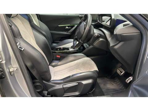 Peugeot E-2008 GT Premium - U6369