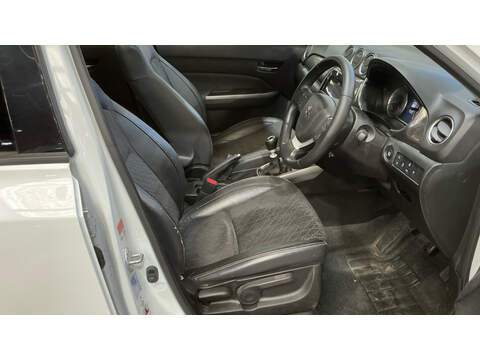 Suzuki Vitara Boosterjet MHEV SZ5 - U6393