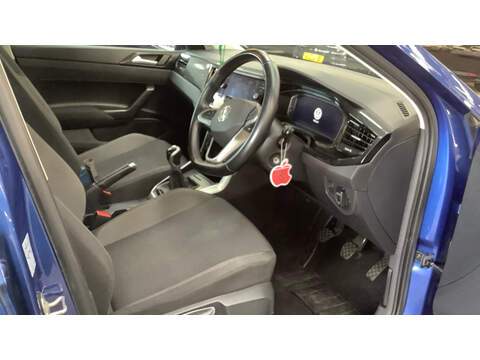 Volkswagen Polo TSI Life - U6755