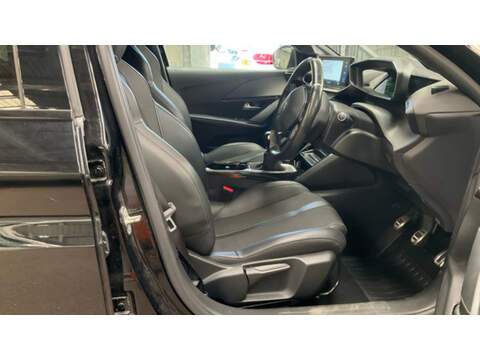 Peugeot 208 PureTech GT - U6977