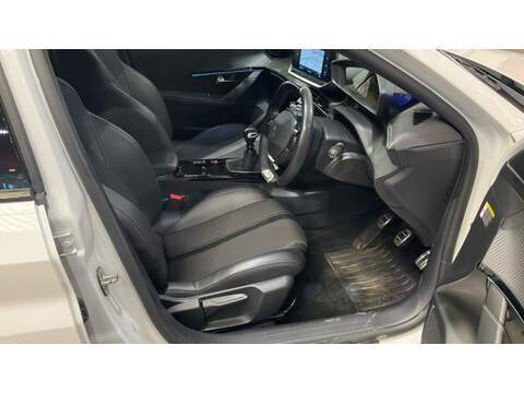 Peugeot 208 PureTech GT - U7006