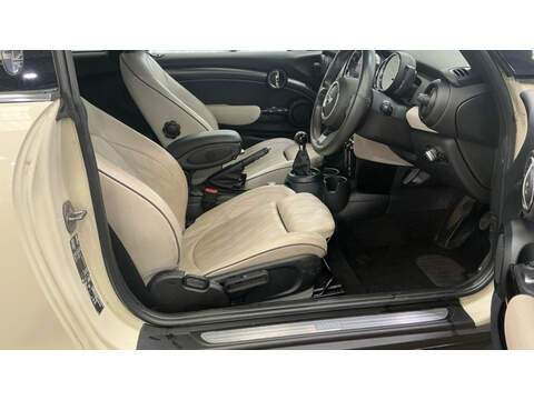 MINI Hatch Cooper Exclusive - U7056