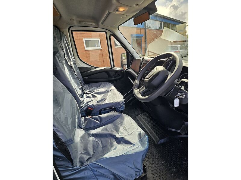 Iveco 2.3D HPI 16V 35C 3750 Chassis Double Cab 4dr Diesel Manual LWB Euro 6 (s/s) (DRW) (156 ps)