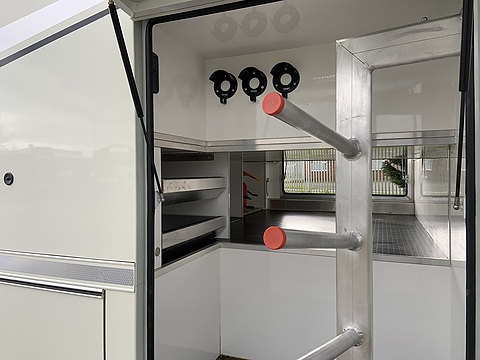 PRB R220 Auto 4.5 Livestock carrier Automated Diesel