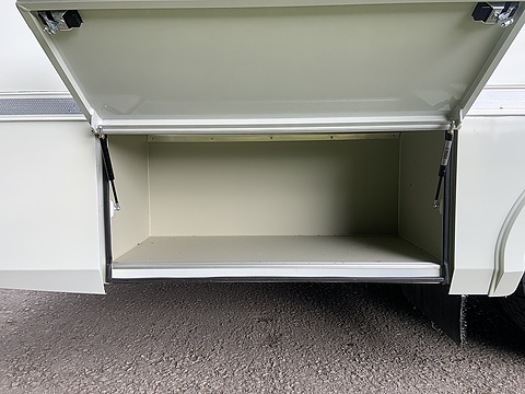 PRB R220 Auto 4.5 Livestock carrier Automated Diesel