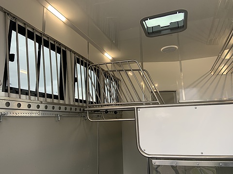 PRB R220 Auto 4.5 Livestock carrier Automated Diesel