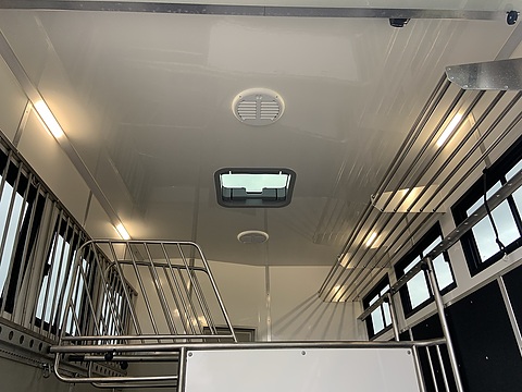 PRB R220 Auto 4.5 Livestock carrier Automated Diesel