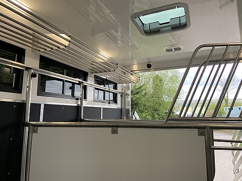 PRB R220 Auto 4.5 Livestock carrier Automated Diesel