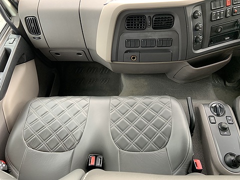 PRB R220 Auto 4.5 Livestock carrier Automated Diesel