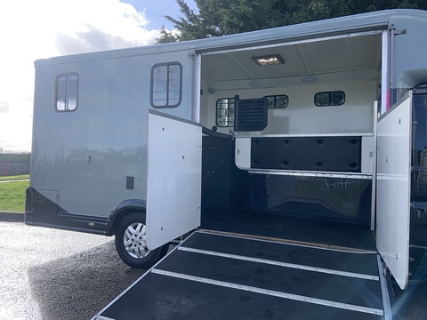 Boxer Zuckoff 440 Day Livestock Carrier 2.2 Manual Diesel