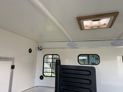 Boxer Zuckoff 440 Day Livestock Carrier 2.2 Manual Diesel
