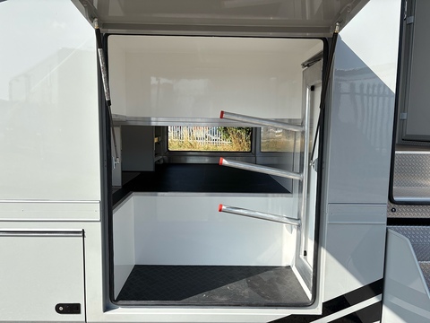 R176 4.5 Livestock Manual Diesel