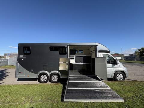 Equitrek Valiant Excel 2.3 4dr Motor Caravan Manual Diesel