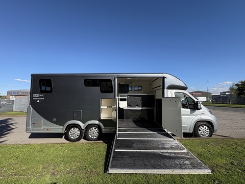 Equitrek Valiant Excel 2.3 4dr Motor Caravan Manual Diesel