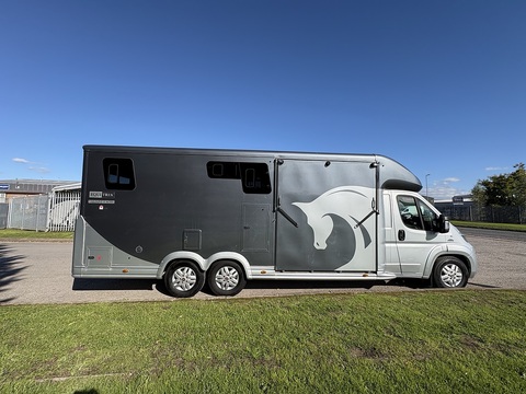 Equitrek Valiant Excel 2.3 4dr Motor Caravan Manual Diesel