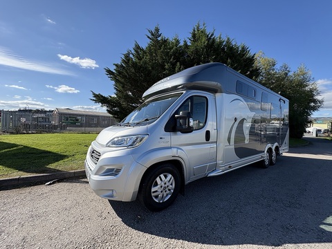 Equitrek Valiant Excel 2.3 4dr Motor Caravan Manual Diesel