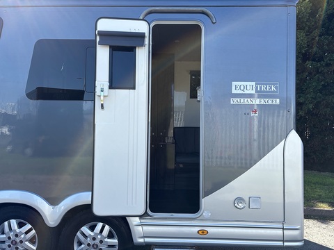 Equitrek Valiant Excel 2.3 4dr Motor Caravan Manual Diesel