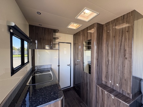 Equitrek Valiant Excel 2.3 4dr Motor Caravan Manual Diesel