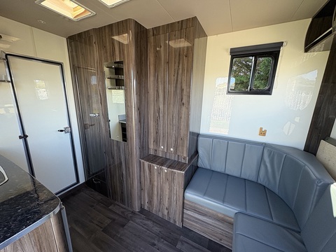 Equitrek Valiant Excel 2.3 4dr Motor Caravan Manual Diesel