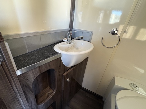 Equitrek Valiant Excel 2.3 4dr Motor Caravan Manual Diesel