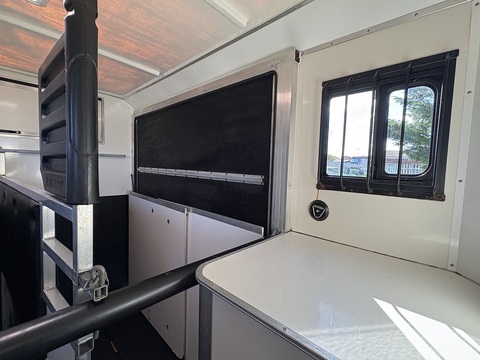 Equitrek Valiant Excel 2.3 4dr Motor Caravan Manual Diesel