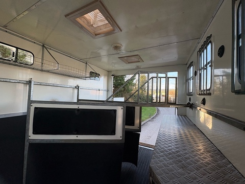 Solitaire 3.9 Livestock Carrier Diesel