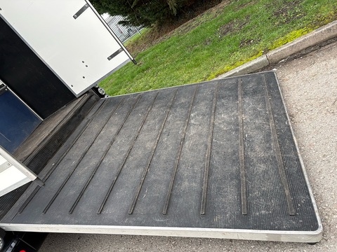 Oakley 3.9 Livestock Carrier Semi Auto Diesel