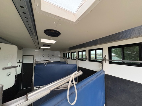 Oakley 3.9 Livestock Carrier Semi Auto Diesel