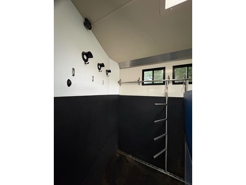 Oakley 3.9 Livestock Carrier Semi Auto Diesel