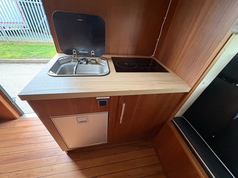 Oakley 3.9 Livestock Carrier Semi Auto Diesel