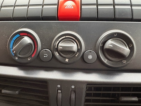 Oakley 3.9 Livestock Carrier Semi Auto Diesel