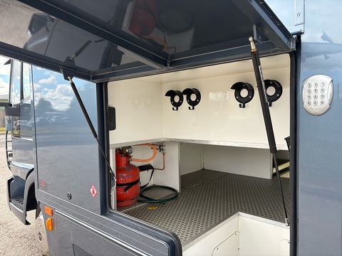 R160 4.5 Livestock Carrier Automated Diesel