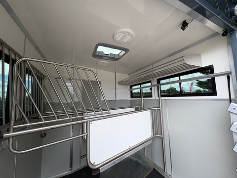 R160 4.5 Livestock Carrier Automated Diesel