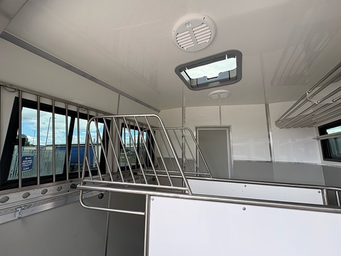 R160 4.5 Livestock Carrier Automated Diesel